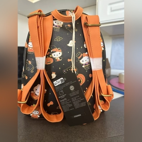 Hello Kitty Loungefly Pumpkin Mini Backpack – Halloween Edition - NWT main image 5